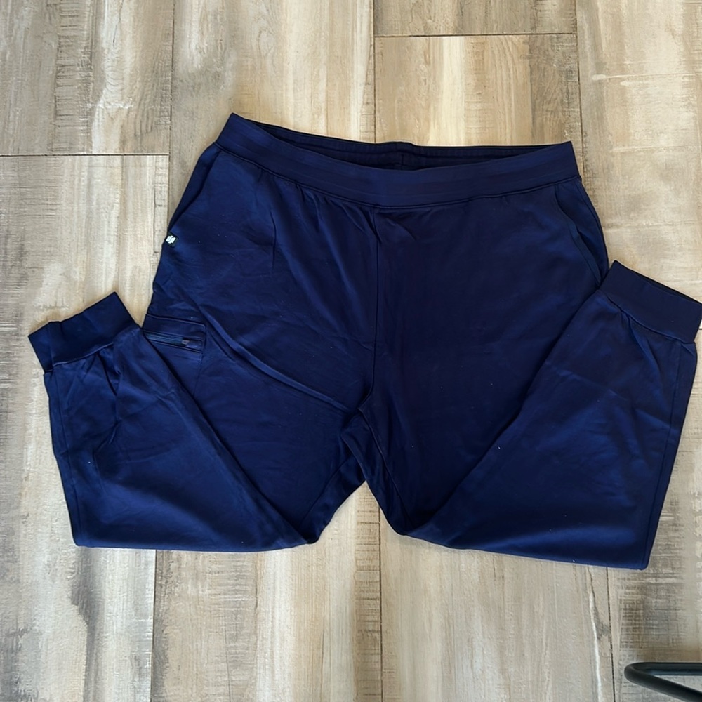 3x Jaanuu scrub bottoms
